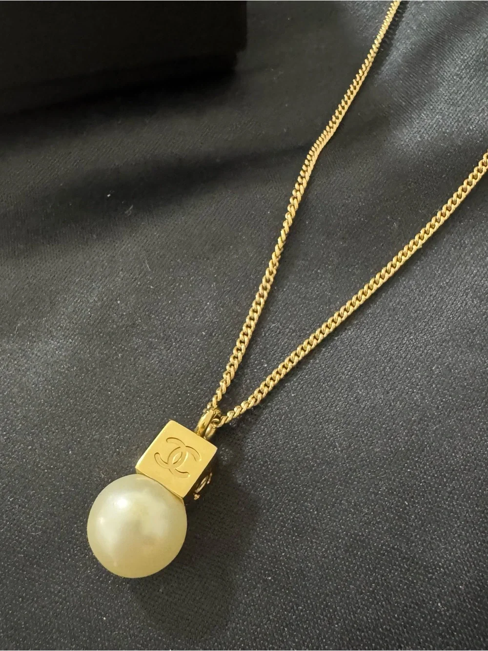 CHANEL Gold Tone Chain Necklace with Pearl Pendant